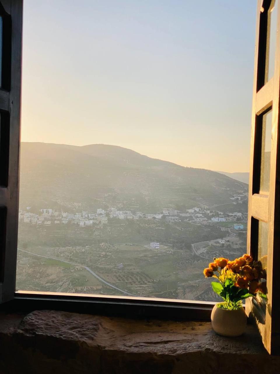 Appartamento Mountain View House Karak Esterno foto